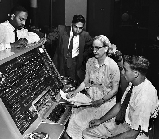 Grace Murray Hopper alla tastiera UNIVAC,1960 circa.