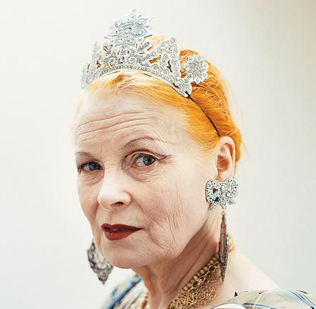 Vivienne Westwood. Immagine in pubblico dominio, <a href=https://creativecommons.org/licenses/by-nc/2.0/>CC BY-SA 4.0</a>. Fonte: Flickr.