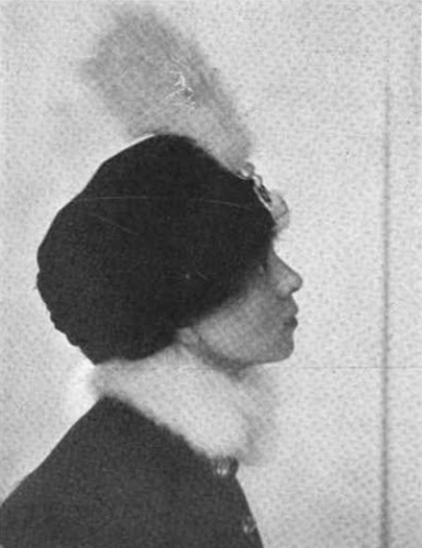 Belle da Costa Greene nel 1914. <br>
Immagine in pubblico dominio. Fonte: American Club Woman Publishing Company (1914). 