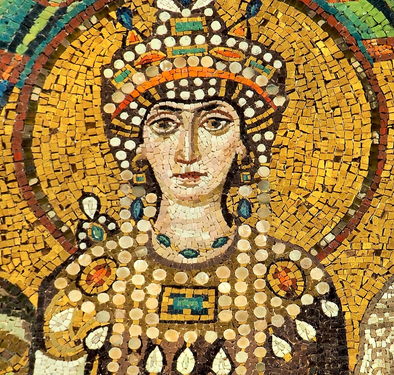 Teodora, particolare del mosaico con il corteo di Teodora, Ravenna, chiesa di San Vitale, IV secolo.