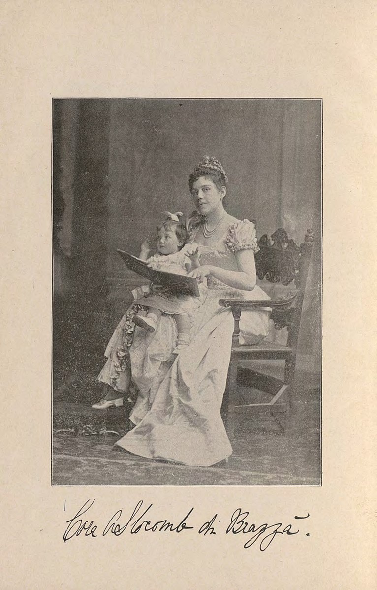 Cora Slocomb di Brazza con sua figlie, immagine tratta dal suo libro, A guide to old and new lace in Italy : exhibited at Chicago in 1893. Firmato: Cora A Slocomb di Brazza.