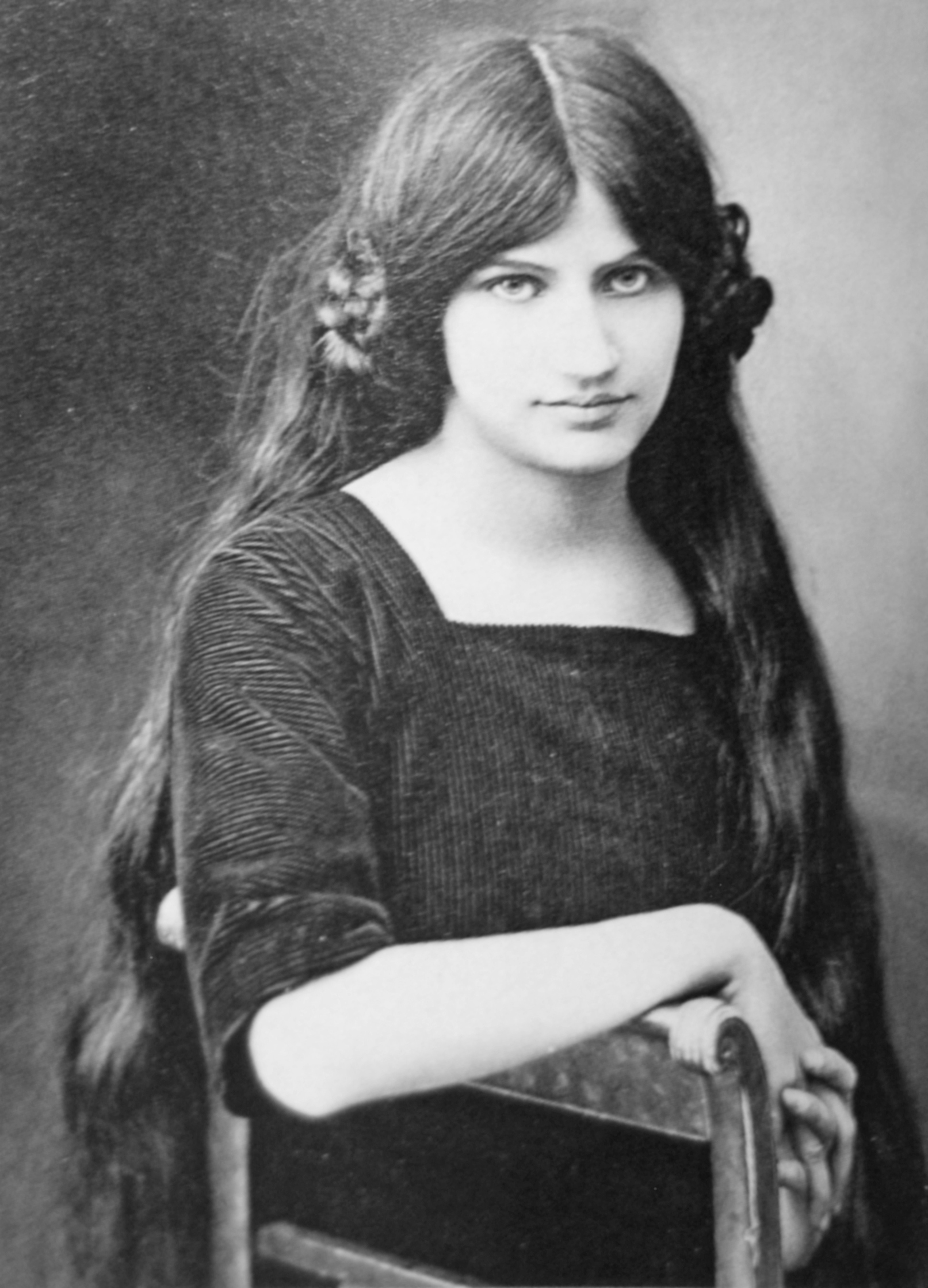 Jeanne Hébuterne a diciannove anni.