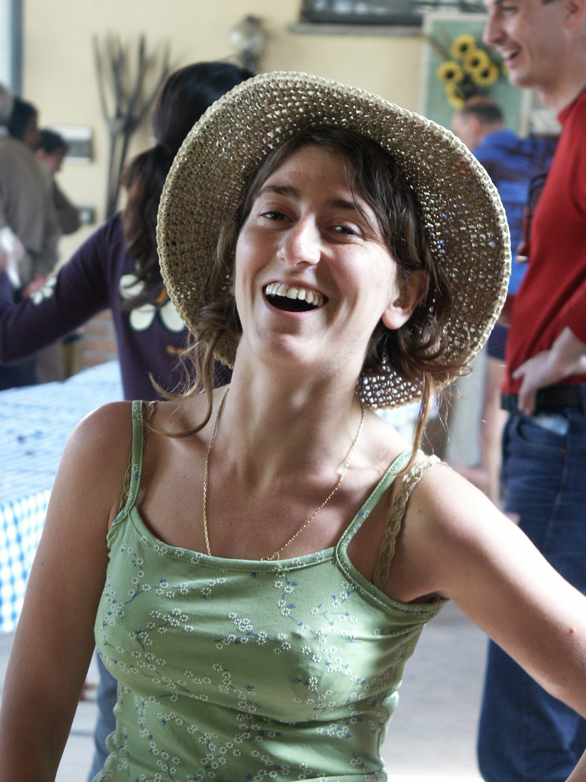 Pippa Bacca a una festa (2004).