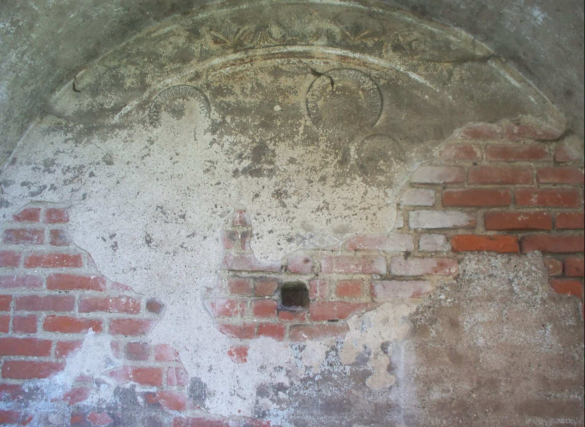 Abbazia Chiaravalle - resti dell'affresco