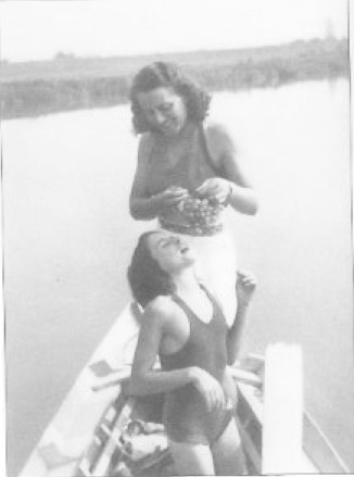 Maria Lazzari con la figlia Giuliana nell'estate del 1940