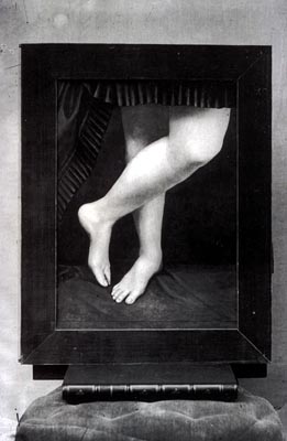Le gambe di Virginia Oldoini, Contessa di Castiglione (1837−1899), foto di Pierre-Louis Pierson.