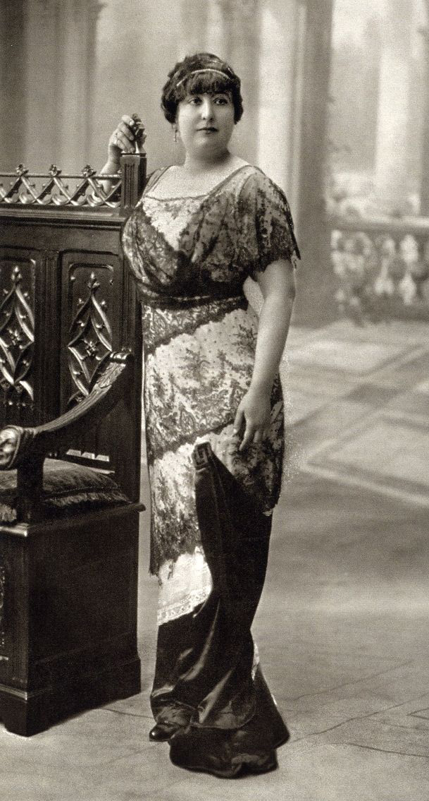 Carmen de Burgos, circa 1913.