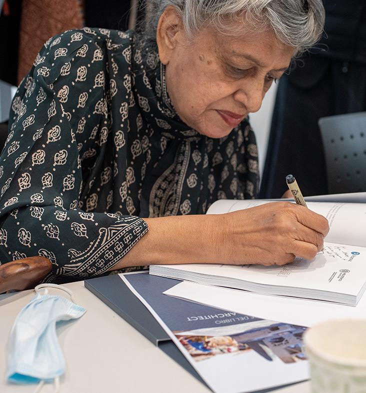 Yasmeen Lari durante la presentazione del libro <em>Yasmeen Lari: An Architect</em>, Politecnico di Milano, 21 ottobre 2021. Foto di Lab immagine polimi.