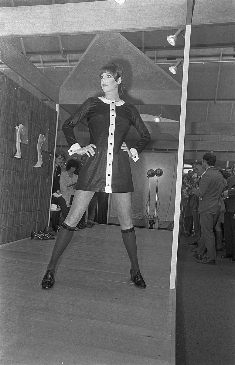Mary Quant fa sfilare i suoi stivali estivi modello 